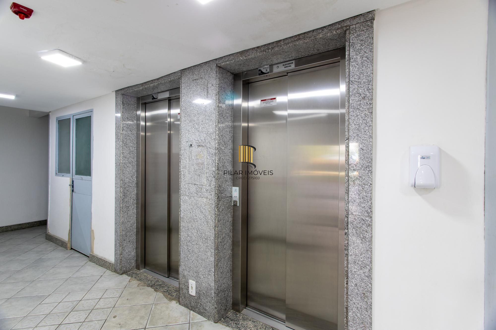 Excelente Apartamento 2 Dormitórios na Av. Wenceslau Escobar