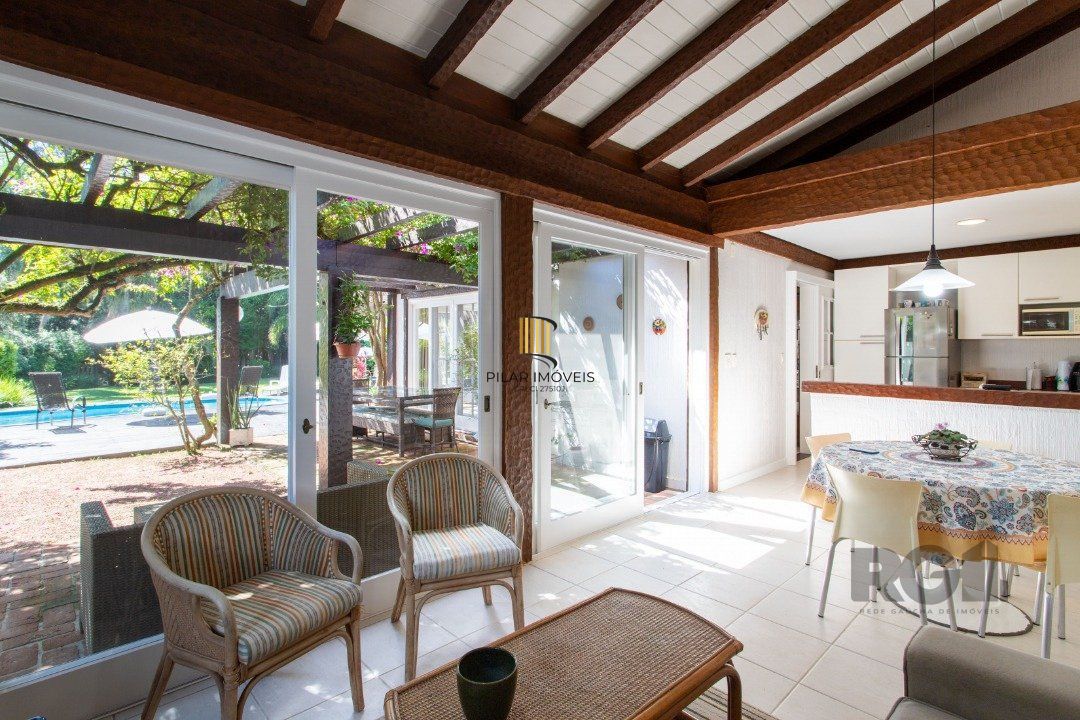 Casa para venda - 321m² - 4 suítes - Chapéu do Sol