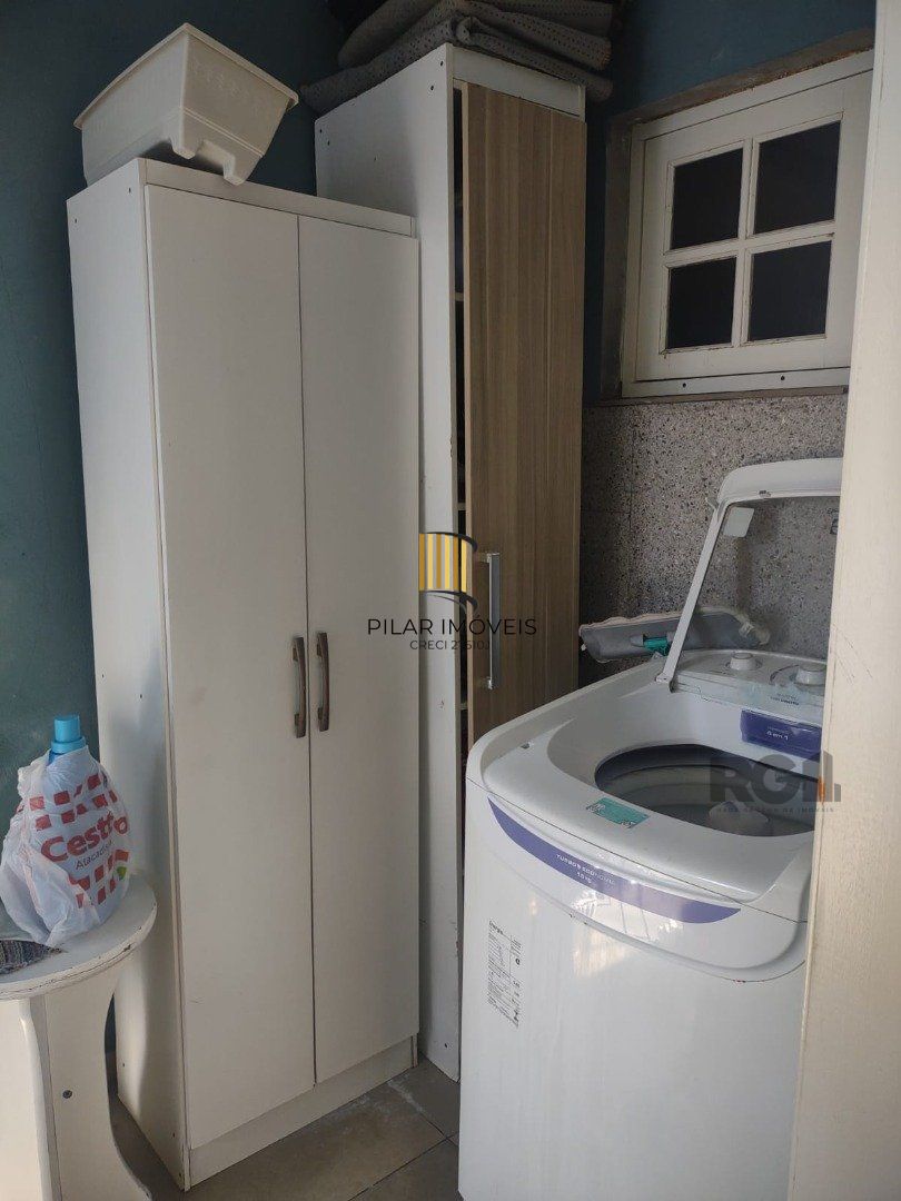 Casa com 250m²,  2 quartos, 1 suite, edícula, no bairro Nonoai