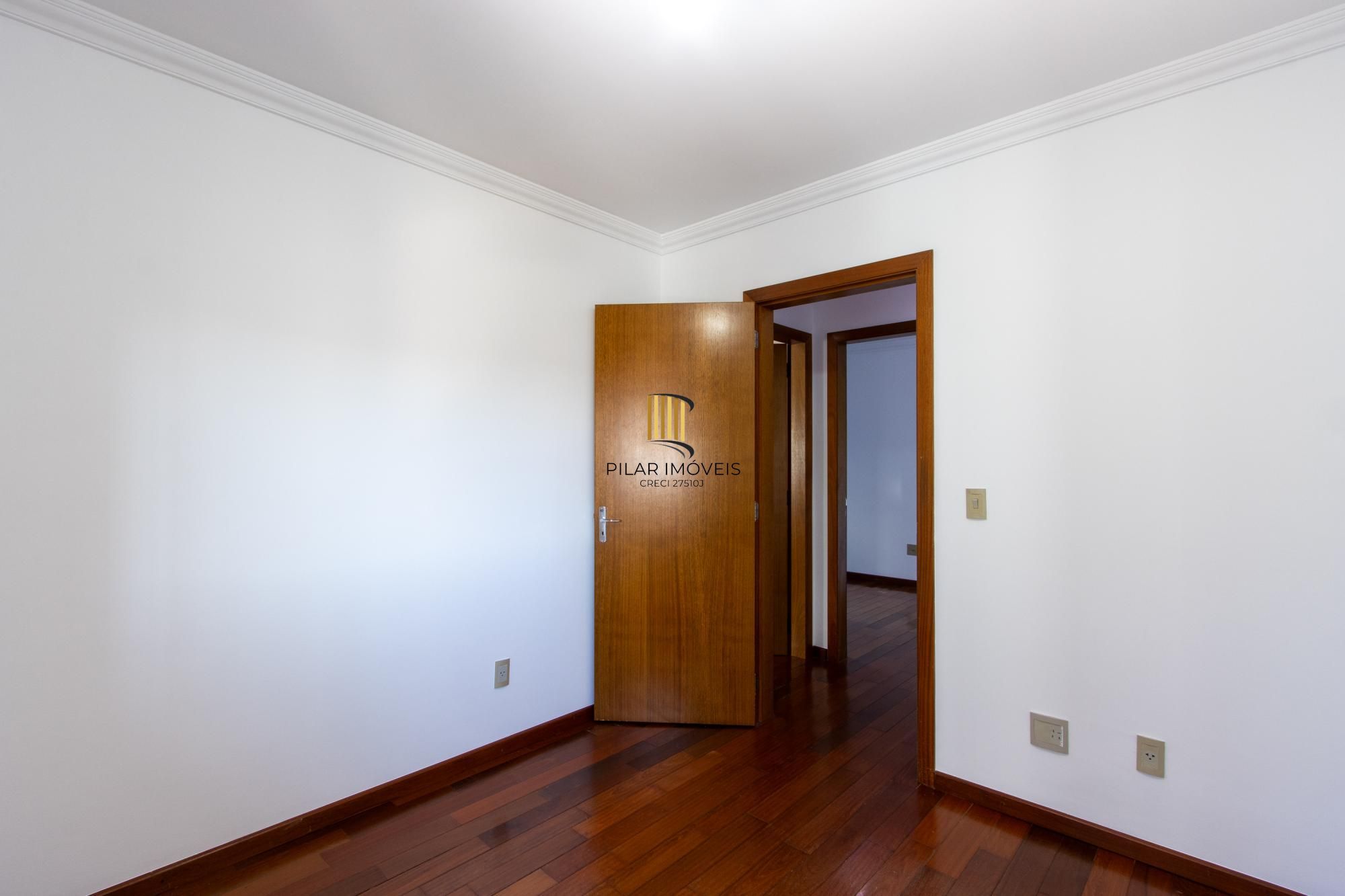 Apartamento 3 dormitórios no bairro Camaquã