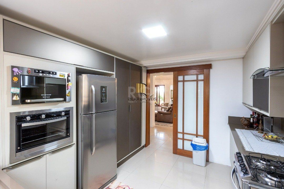 Casa para Venda - 293.76m², 3 dormitórios, sendo 1 suites, 6 vagas - Guarujá