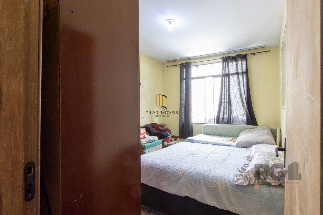 Casa térrea, 3 quartos, 2 banheiros, com pátio no Bairro Cavalhada