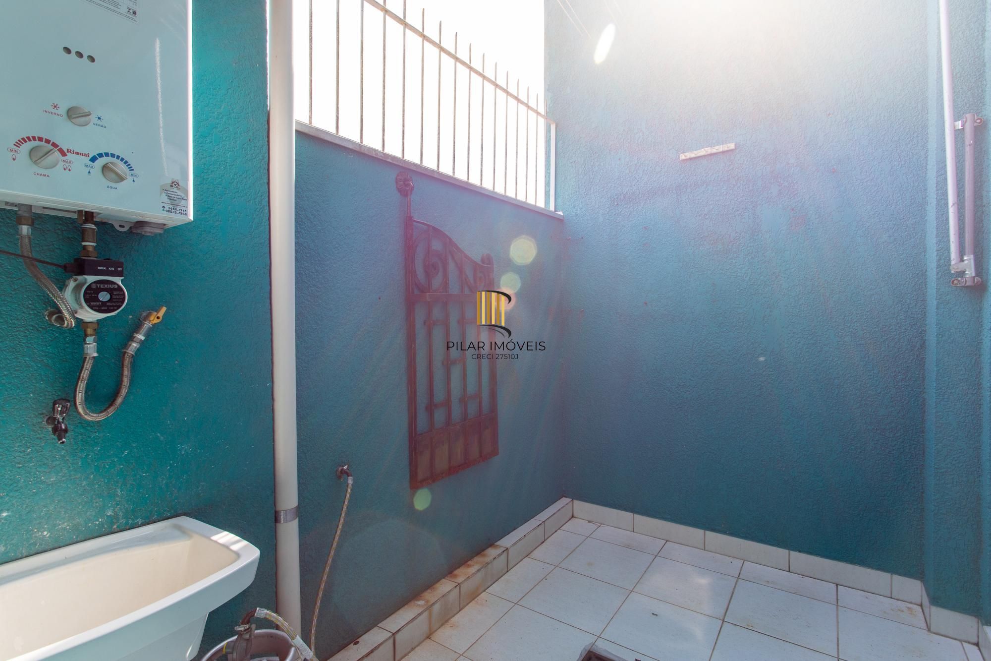 Casa de 3 dormitórios no Bairro Tristeza.
