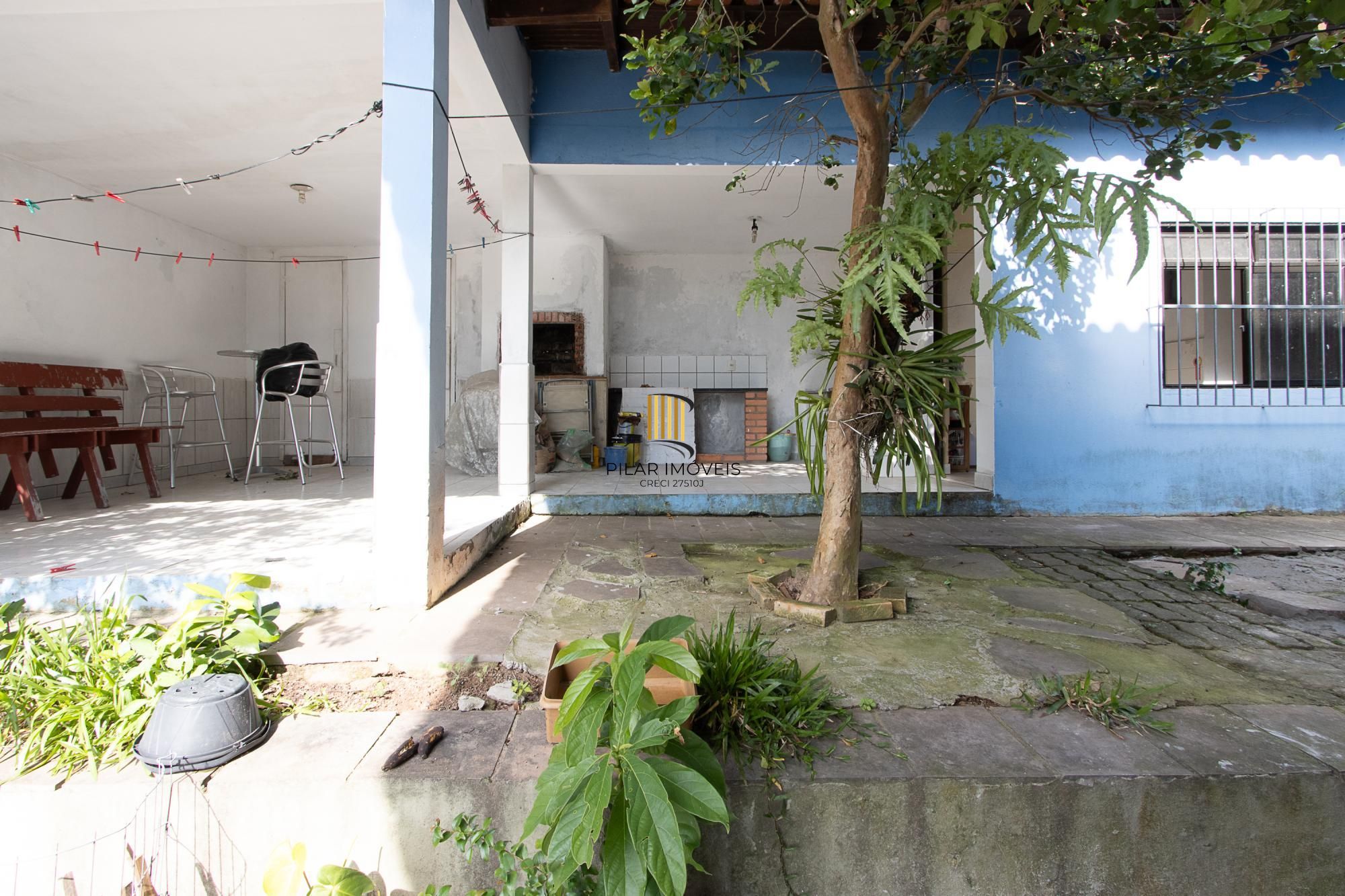 Casa 4 dormitórios no bairro Vila Nova