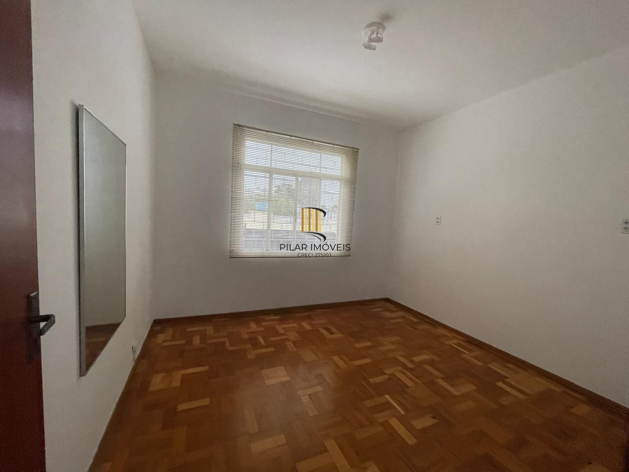 Terreno amplo com 690m², com duas casas construídas para moradia ou investyirdores!!