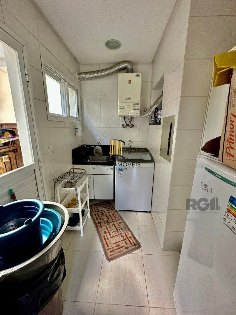 CASA EM CONDOMINIO COM TRES DORMITÓRIOS TRES SUITES