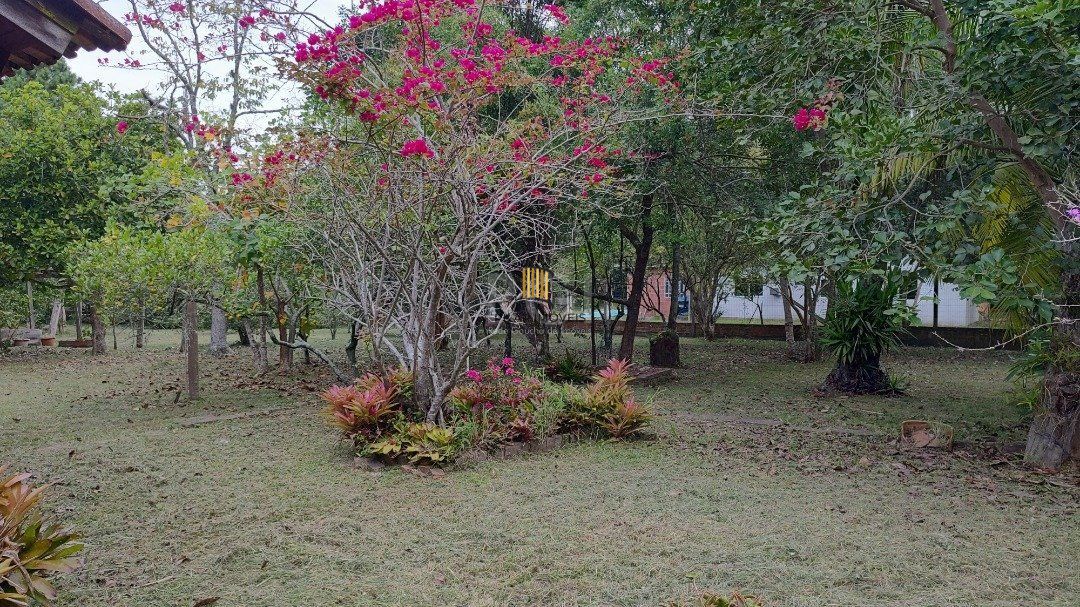 Sito à venda no Lami, com casa com quartos, 1 banheiro e piscina