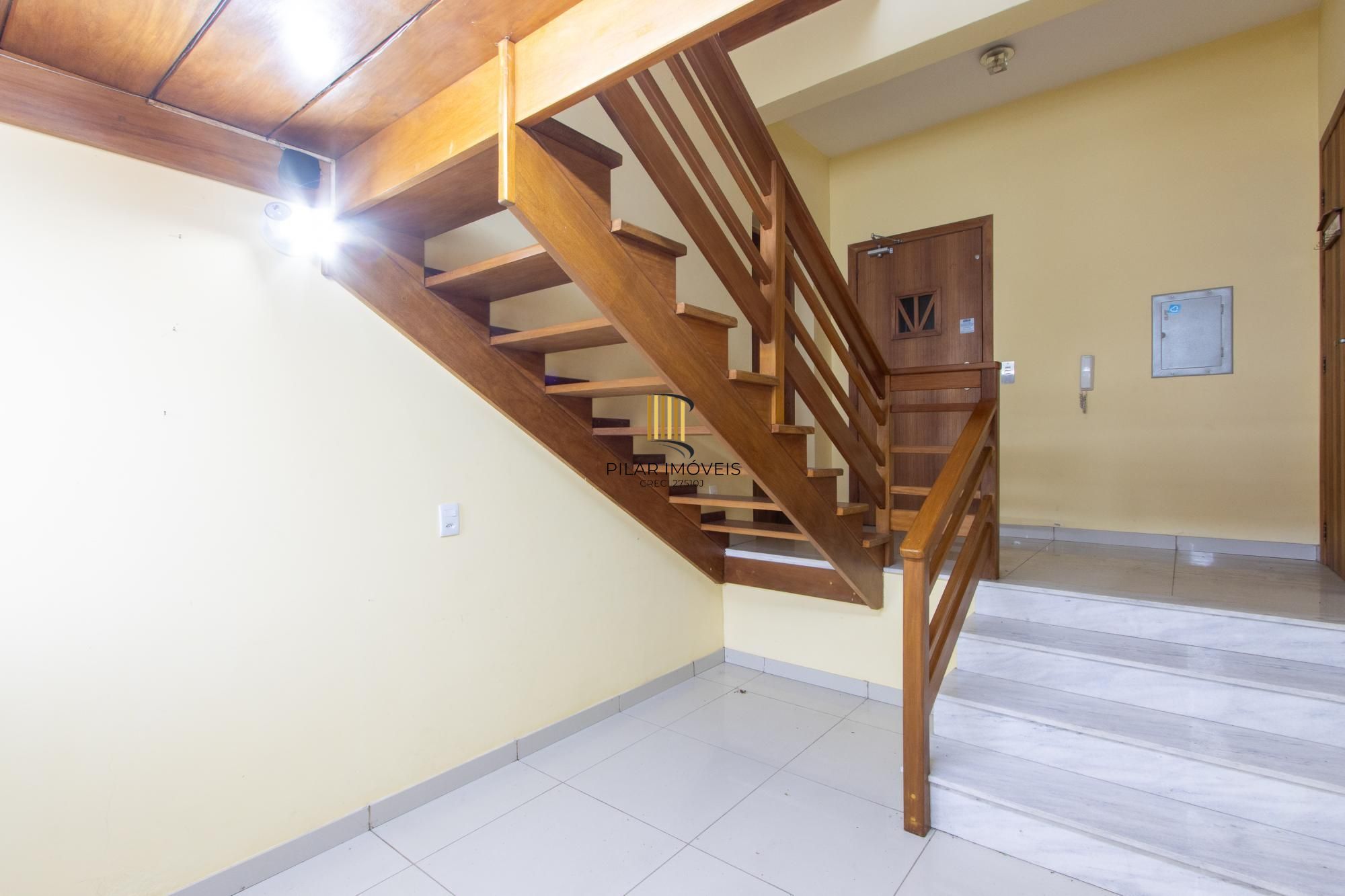 Casa para Venda - 470m², 3 dormitórios, sendo 1 suites, 6 vagas - Nonoai