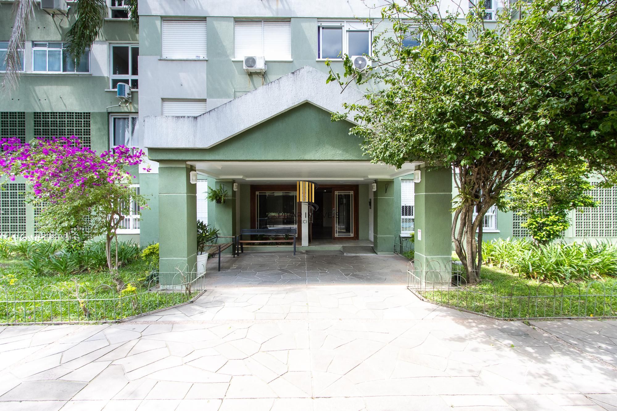 Apartamento, desocupado, 2 dormitórios e vaga escriturada, elevador -Cavalhada