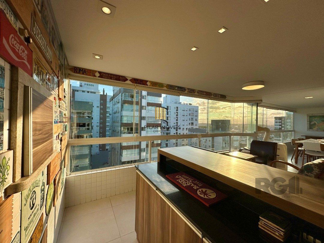   DE FRENTE PARA AVENIDA UBIRAJARA MOBILIADO, DECORADO E COM VISTA PARA O MAR 