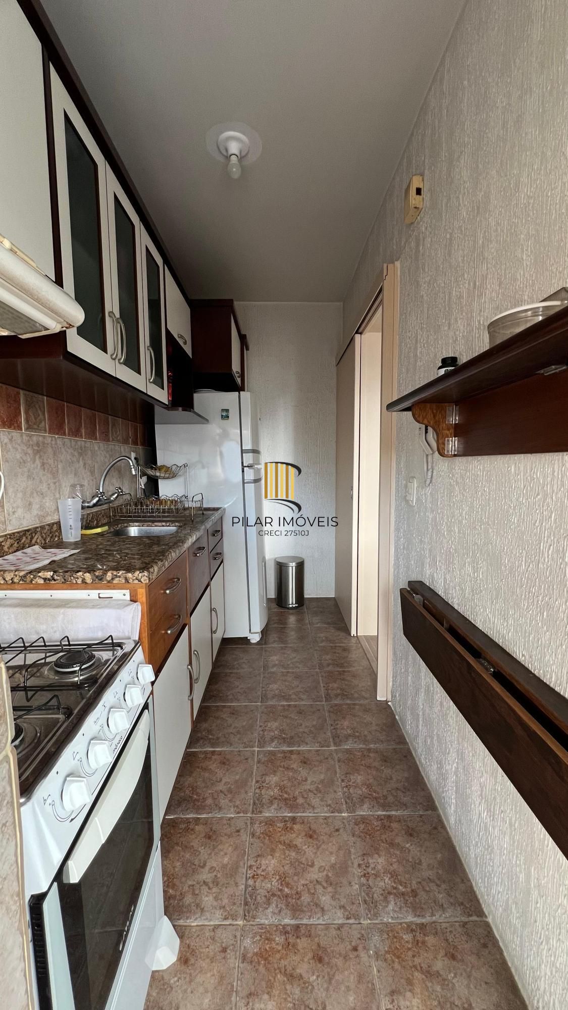 Cobertura no bairro Menino Deus com 01 dormitório sendo suíte