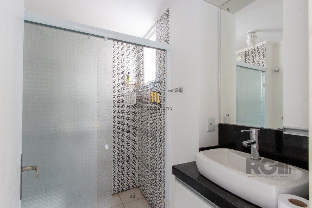 Apartamento reformado,  2 quartos, elevador - Centro Histórico