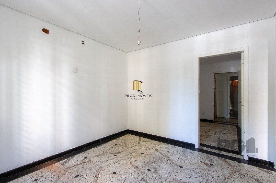 Casa 3 dormitórios no bairro Floresta