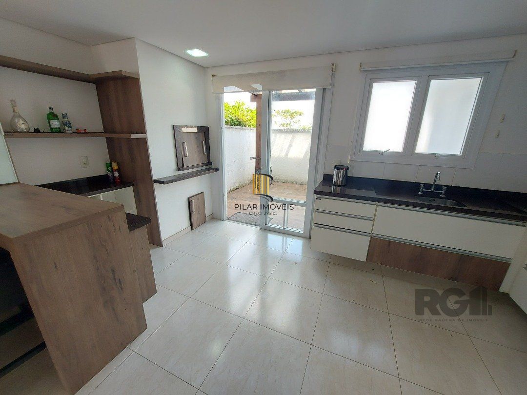 Casa em Condomínio Fechado com 3 quartos e 150m² privativos