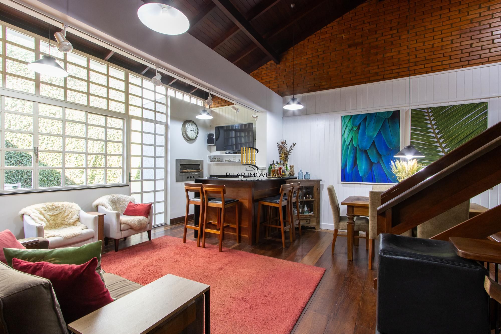 Casa 5 dormitórios no bairro Teresópolis