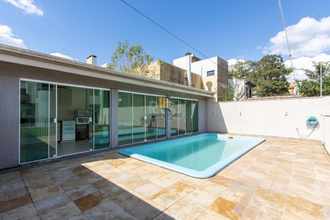 Casa 4 dormitórios no bairro Teresópolis