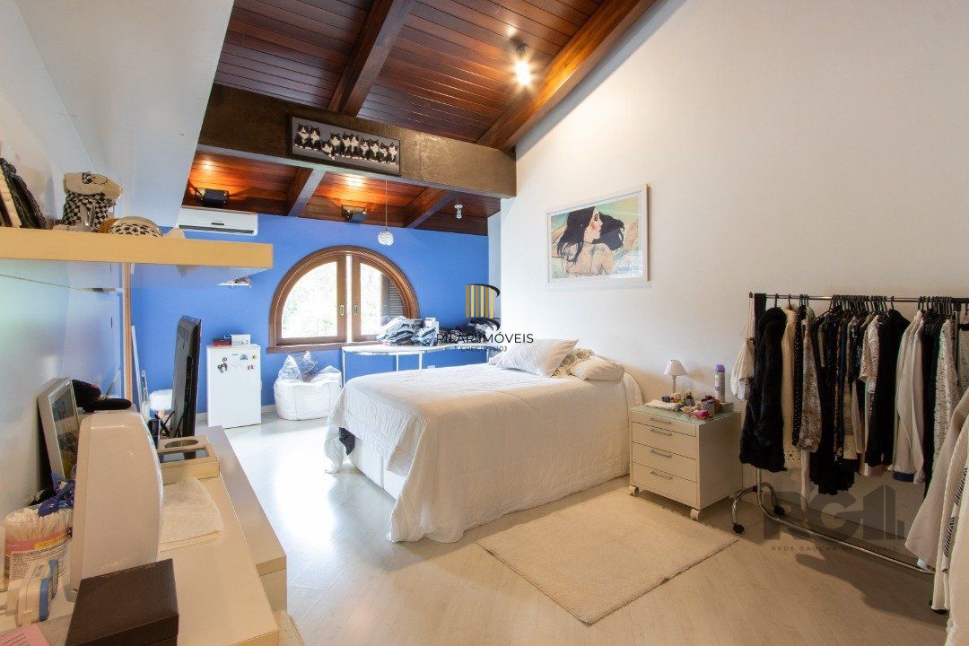 Casa para Venda - 645m², 4 dormitórios, sendo 4 suites, 11 vagas - Tristeza