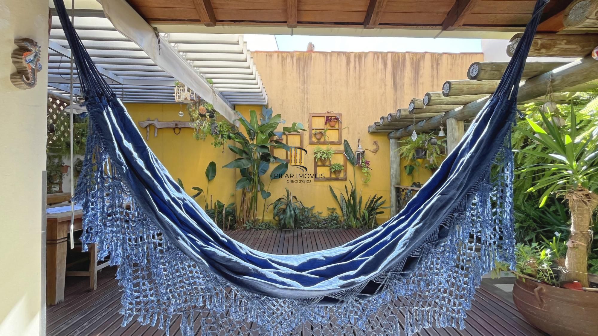 Casa de Condomínio 3 dormitórios no bairro Cavalhada