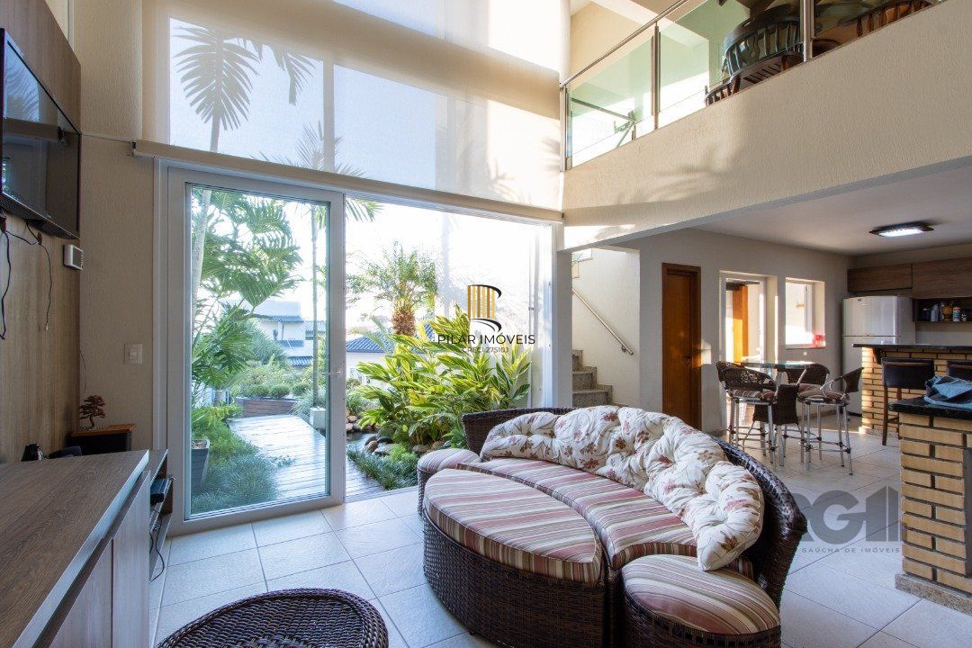Casa com 5 suites com area privativa 714,00