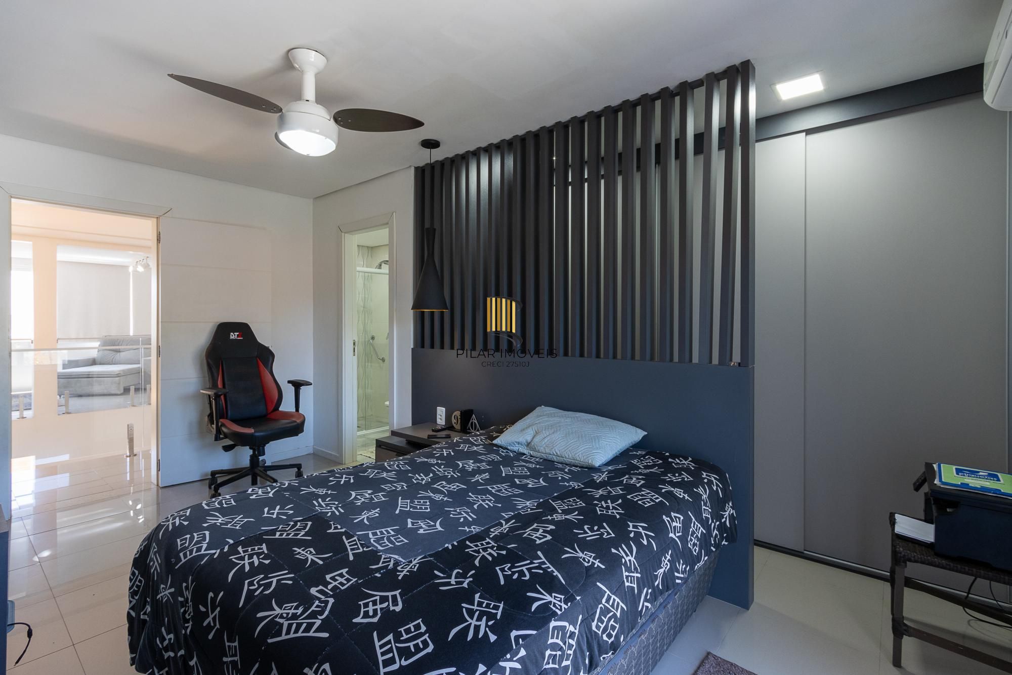 Excelente casa de 3 dormitórios, 3 suítes e 2 vagas no bairro Cavalhada.