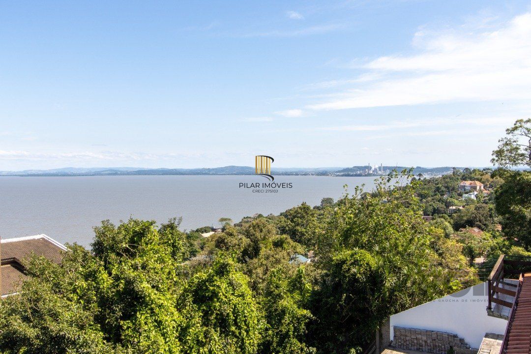 Casa deslumbrante vista do Guaiba, 3 dormitórios, sendo 1 suite master com closet e banheira de hidro com vista para o rio