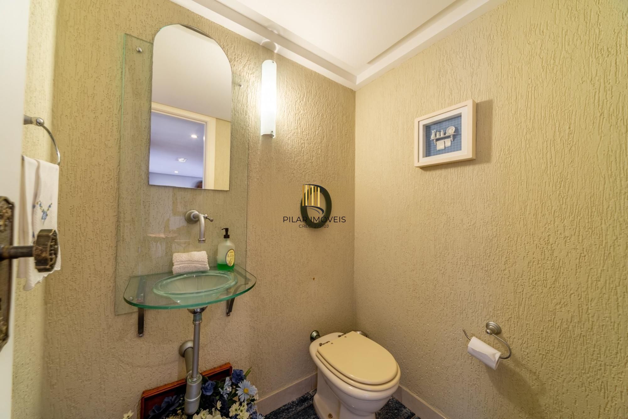 Cobertura com 206m², 3 dorm, Petrópolis e 2 vagas