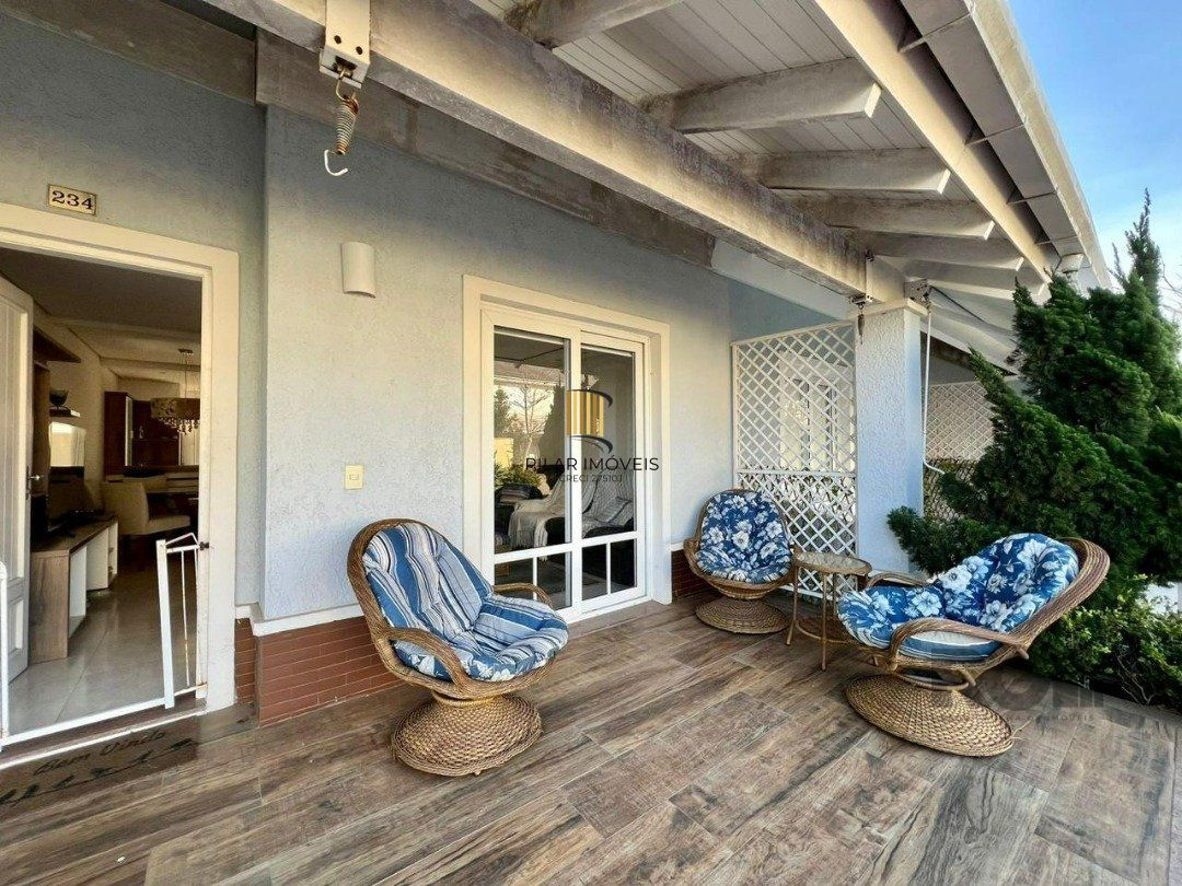 Casa em Condomínio Fechado com 3 quartos e 150m² privativos
