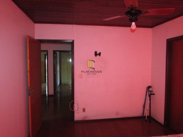 Casa térrea, com 3 dormitórios, 1 suíte, no bairro Nonoai.