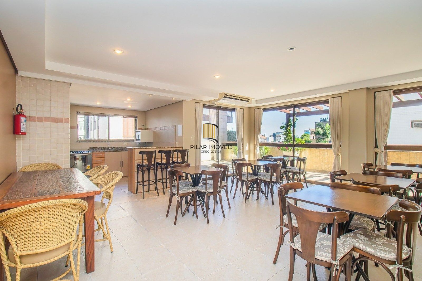 Apartamento Reformado e Mobiliado com 101m² e 2 Vagas no Coração do Rio Branco