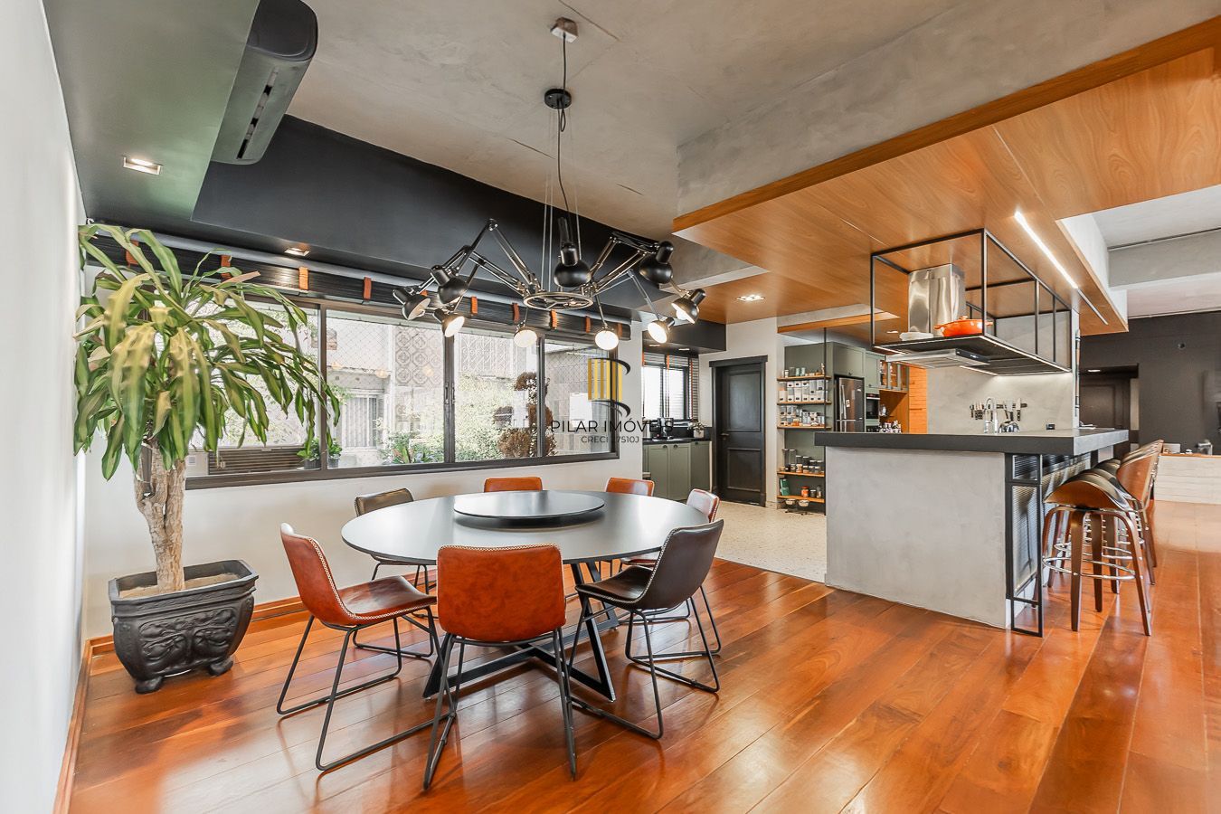 Apartamento 3 dormitórios, 3 vagas e 259 m² no bairro Auxiliadora.