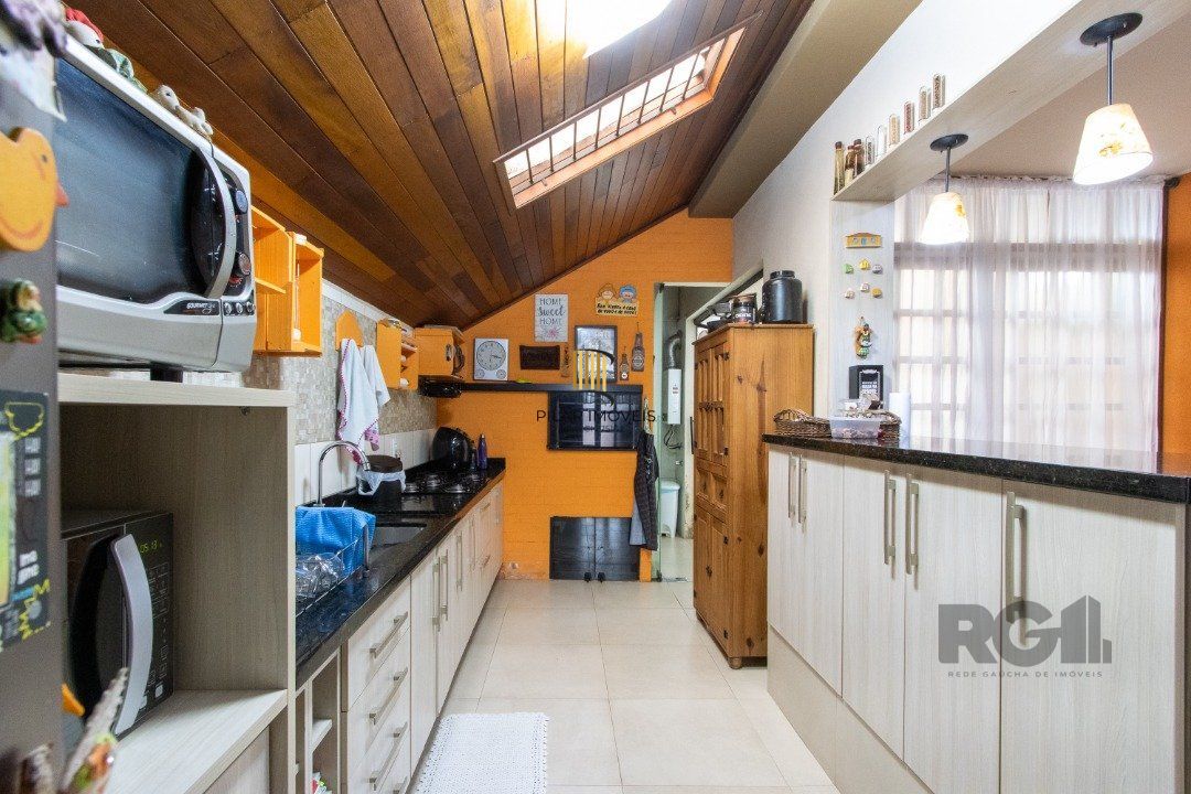 Casa em condomínio, 135m² privativos, 3 quartos, 2 vagas - Bairro Glória