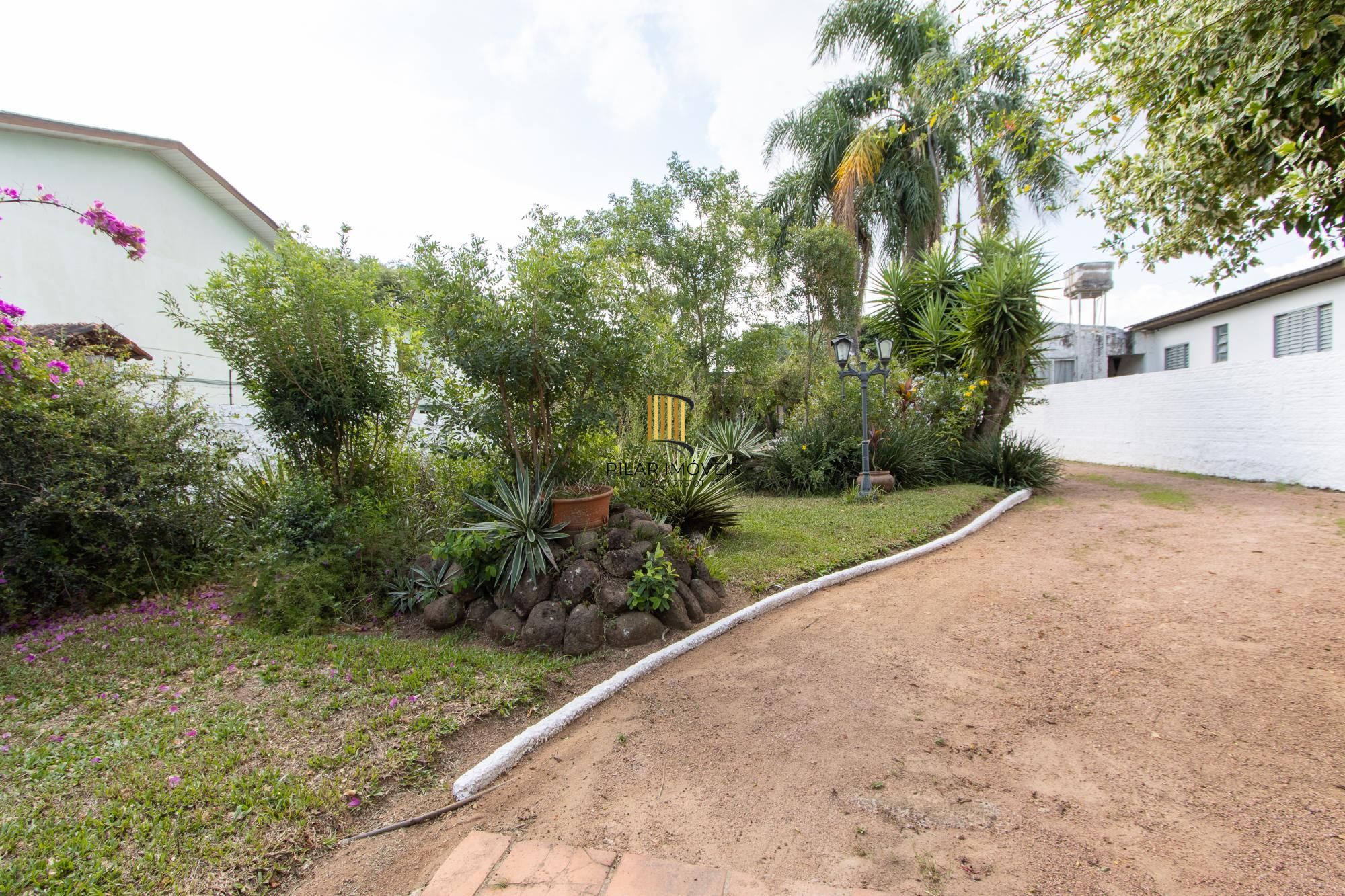 Casa em Vila Nova, Porto Alegre! Com 160m² de área privativa e um total de 899m²