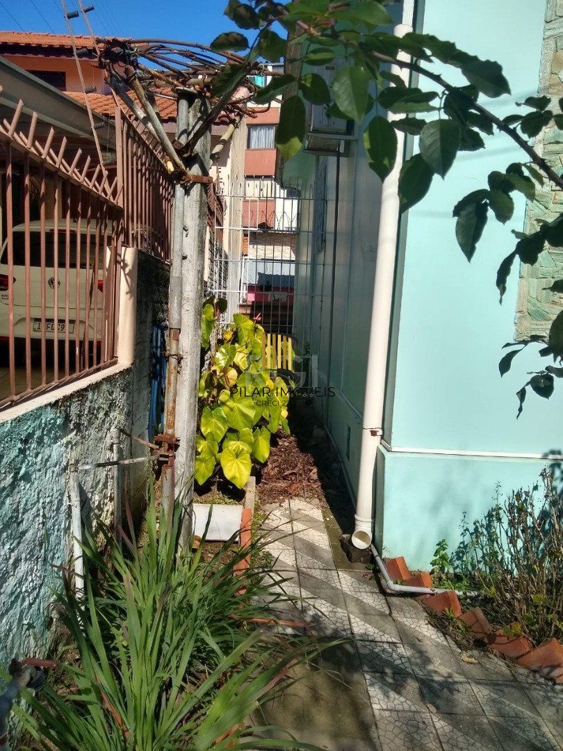 Casa para Venda - 165m², 2 dormitórios, 4 vagas - Menino Deus