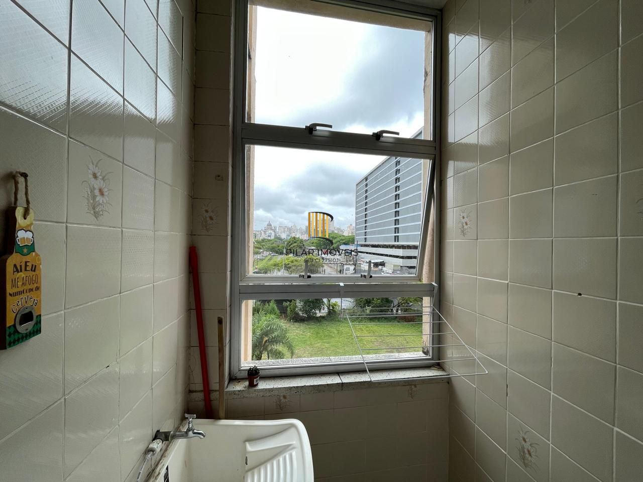 Apartamento de 01 dormitório, semimobiliado, bairro Praia de Belas, em Porto Alegre com 45,19m2!