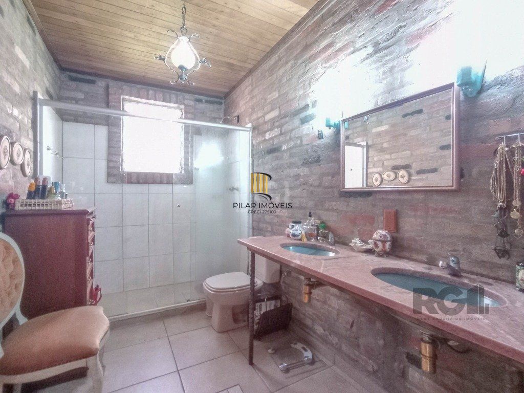 Casa para venda com 4 dormitórios no bairro Cristal