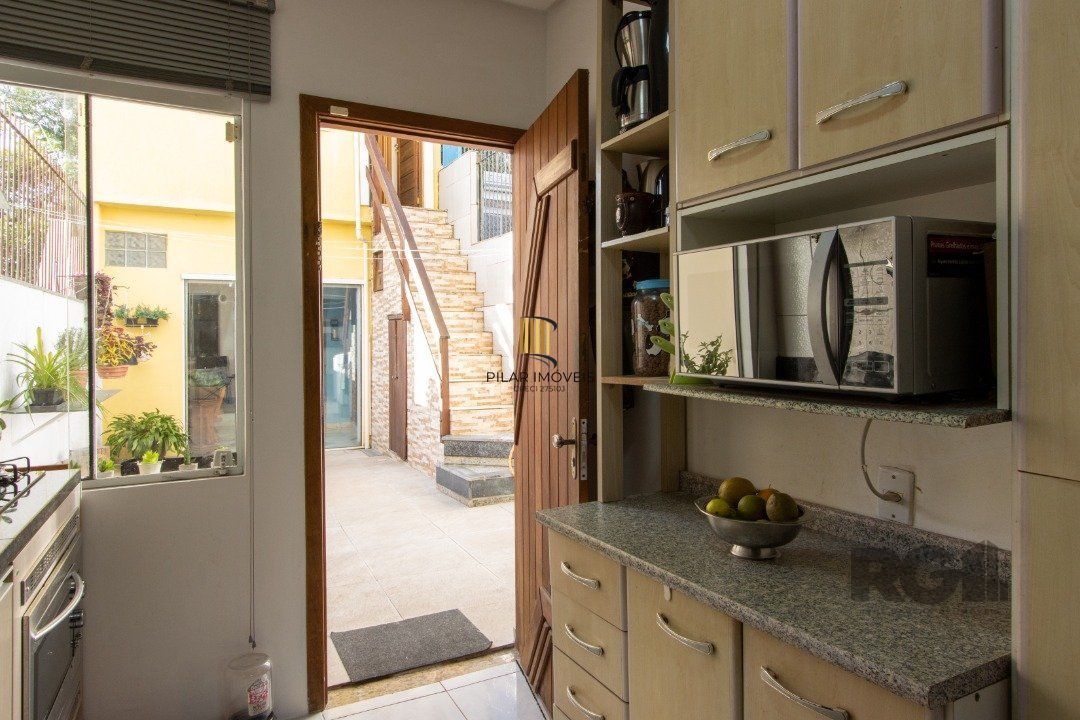 Casa para Venda - 204m², 3 quartos, 2 suites, 1 vaga - Caminhos do Sol - Guarujá