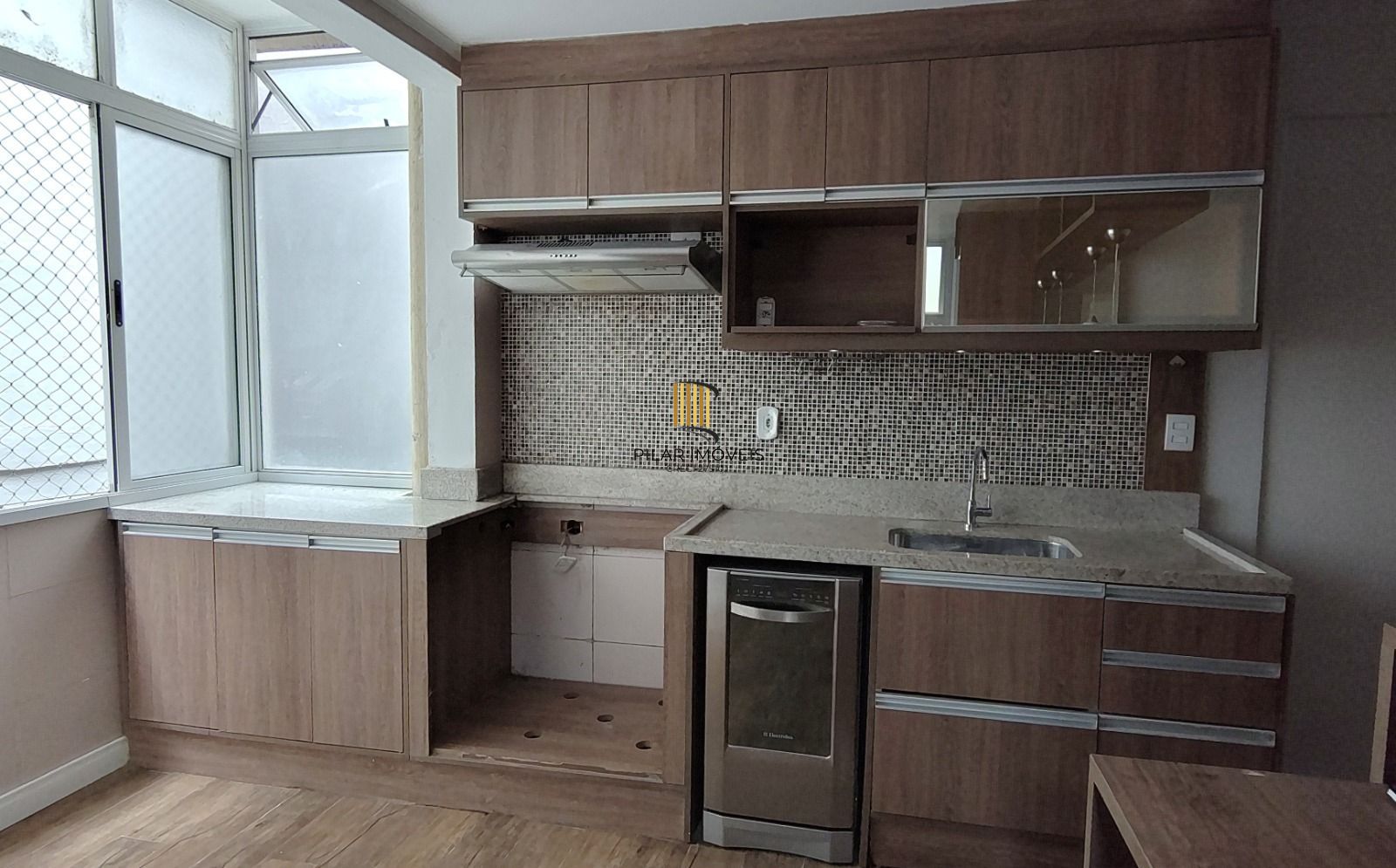 Apartamento de 3 dormitórios, 2 banheiros no Centro Histórico.