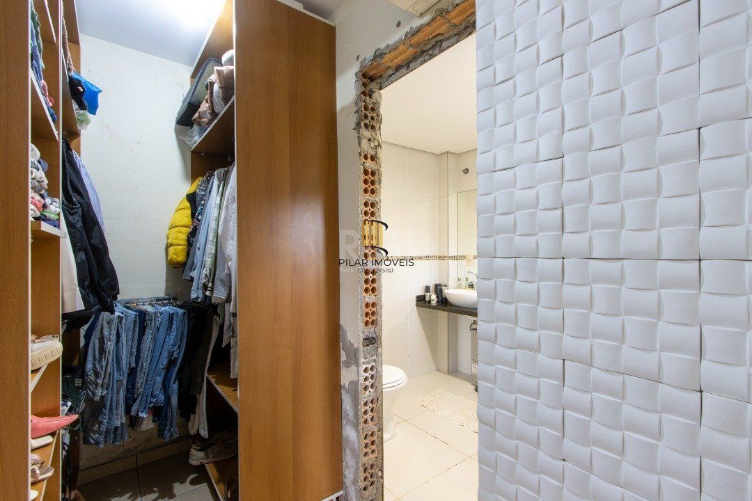 Casa 4 dormitórios no bairro Hípica