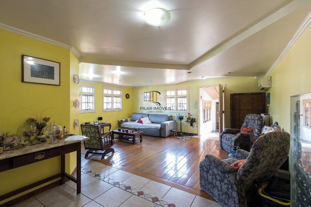 Casa para Venda - 320m², 5 dormitórios, sendo 2 suites, 3 vagas - Tristeza