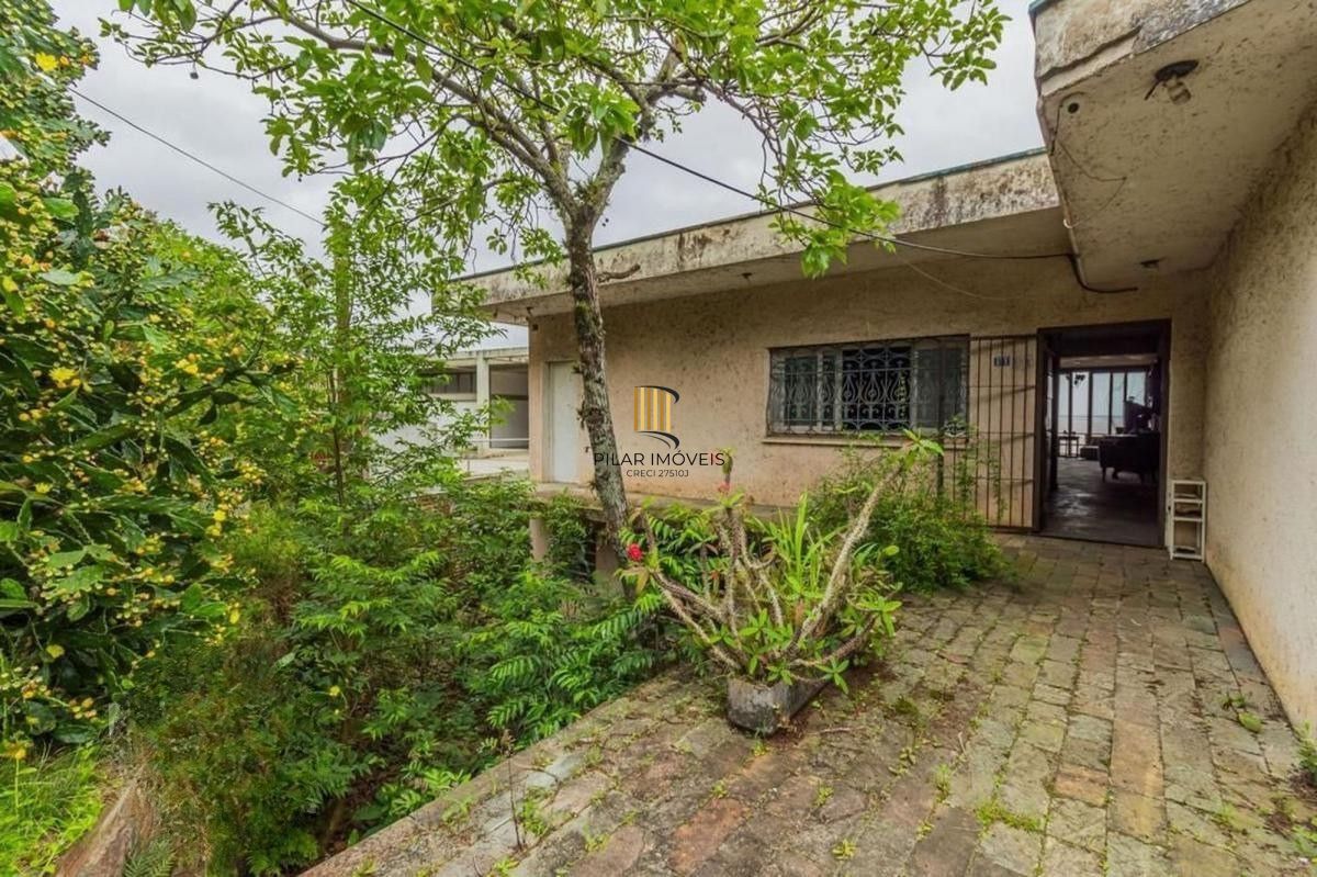 Casa com 5 dormitórios e 3 vagas no bairro Assunção