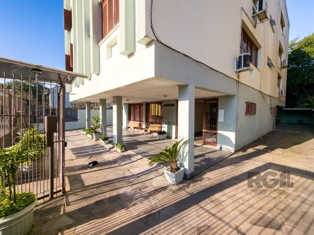 Cobertura, 2 quartos, 1 suite, dependência de empregada, 1 vaga de garagem, bairro Partenon