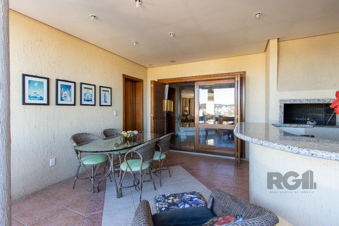 Casa para Venda - 450m², 4 dormitórios, sendo 4 suites, 5 vagas - Vila Assunção