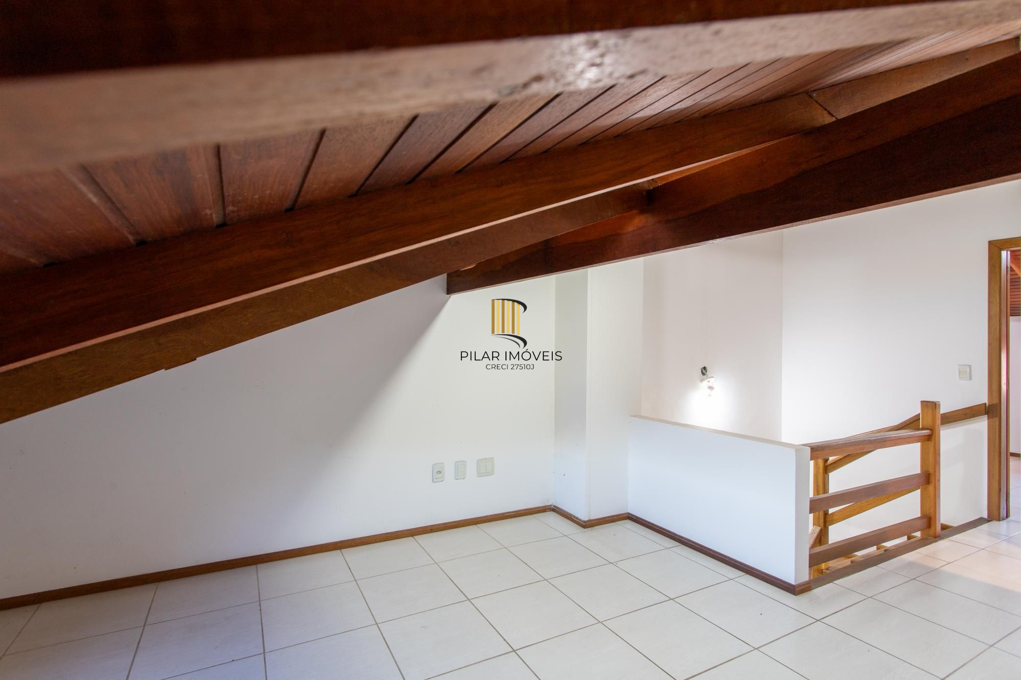 Casa 3 dormitórios no bairro Hípica