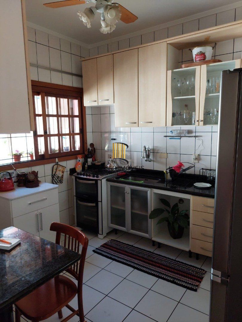 Casa para Venda - 156m², 3 dormitórios, sendo 1 suites, 2 vagas - Guarujá