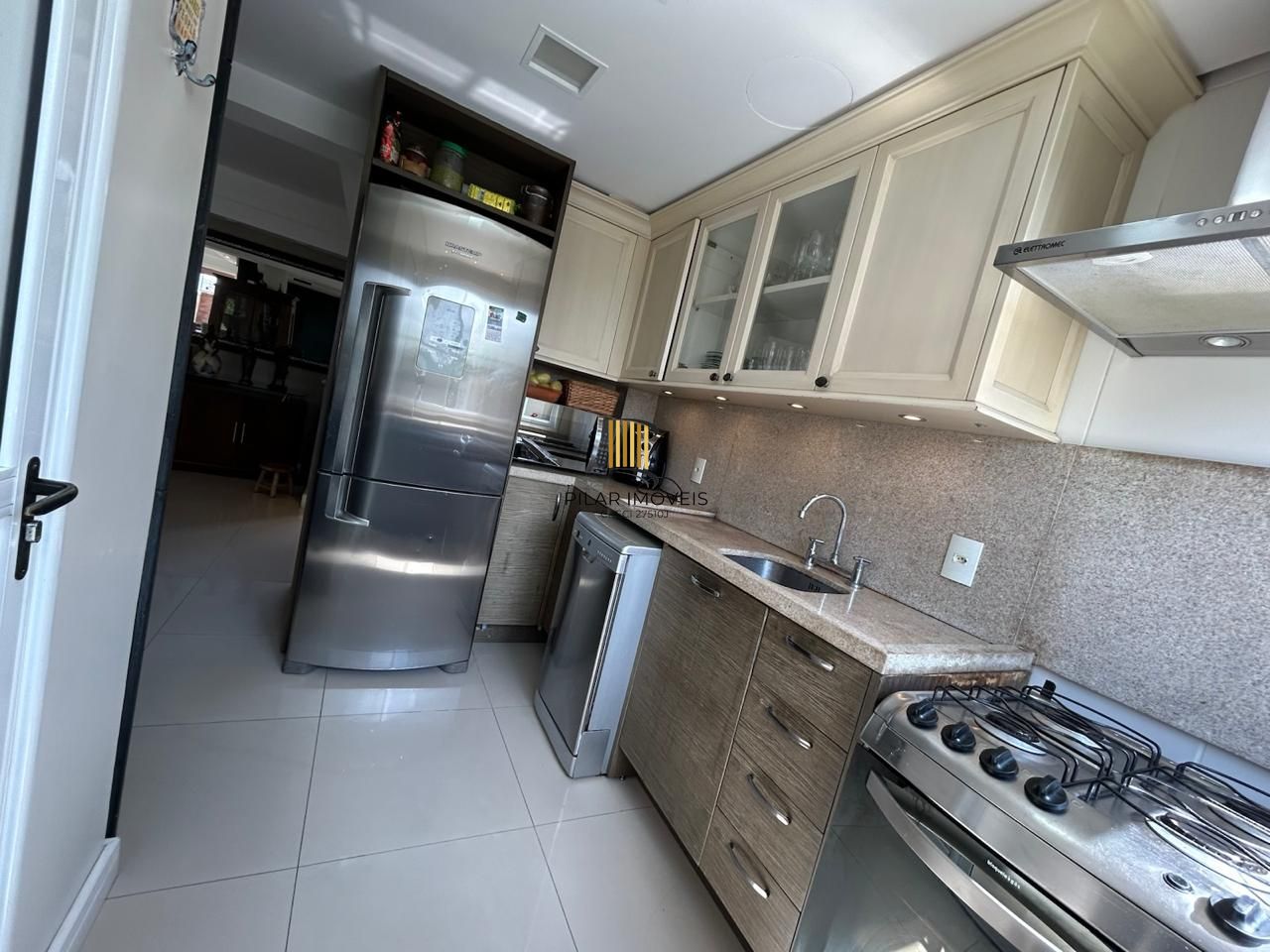 Casa condomínio | 3 dormitórios | 1 Suíte | 240,82 Privativos | 2 Vagas | Bairro Teresópolis