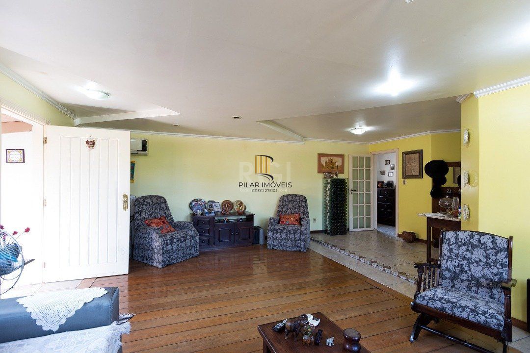 Casa para Venda - 320m², 5 dormitórios, sendo 2 suites, 3 vagas - Tristeza