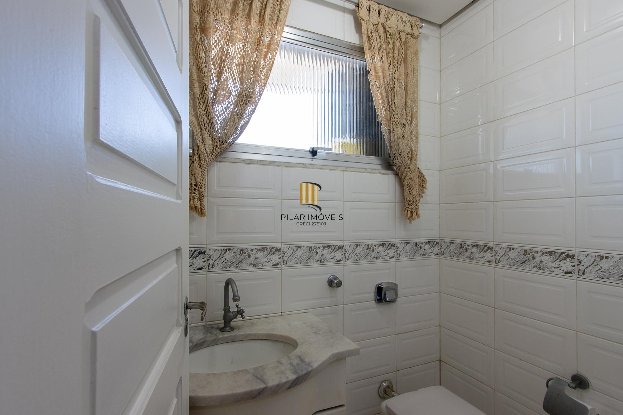 Cobertura com 2 dormitórios, incluindo 1 suíte.