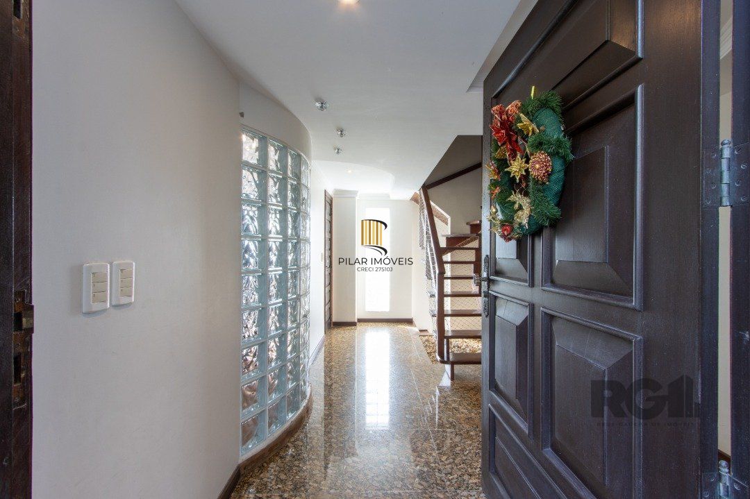Casa 5 dormitórios no bairro Teresópolis