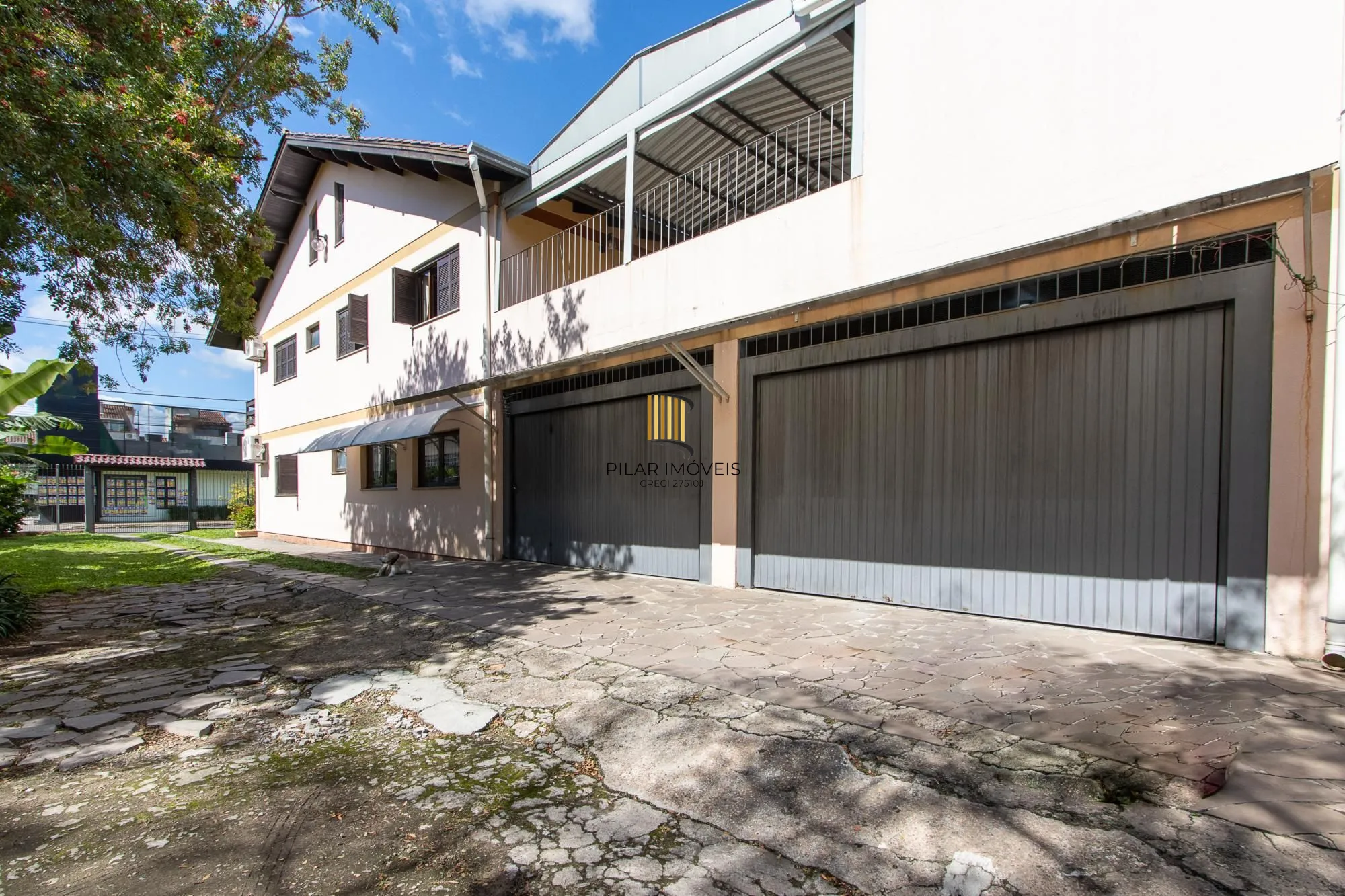 Casa Residencial ou Comercial, com 3 quartos (1 suite), 229m² privativos - Bairro Tristeza