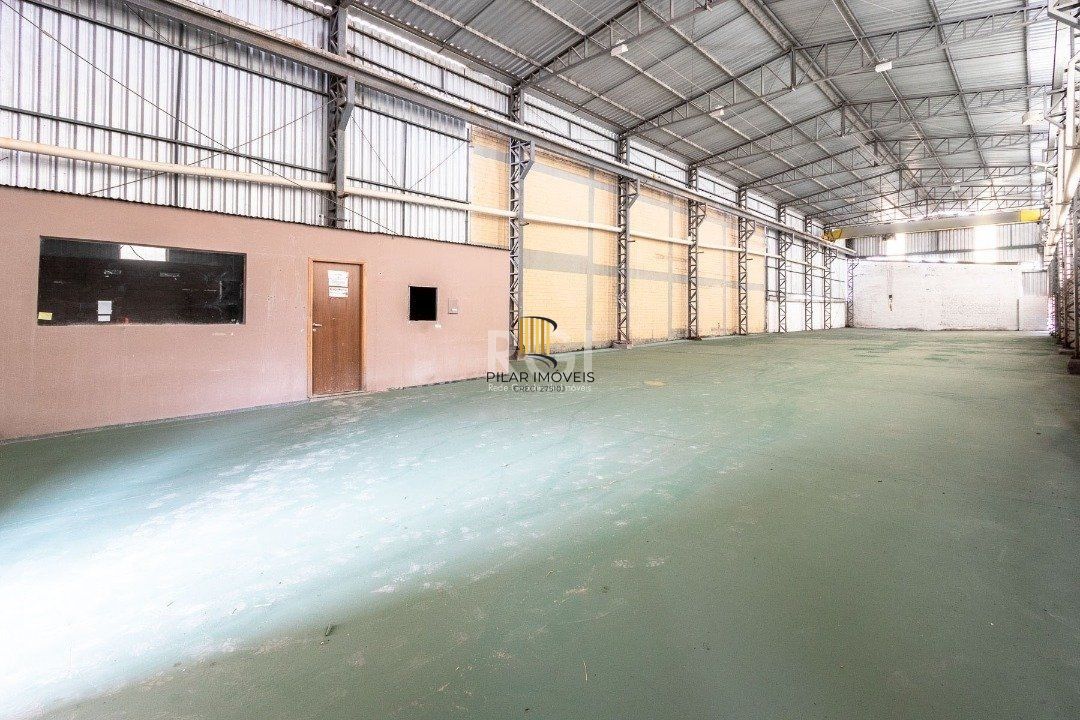 Pavilhão com área construída de cerca de 900m²